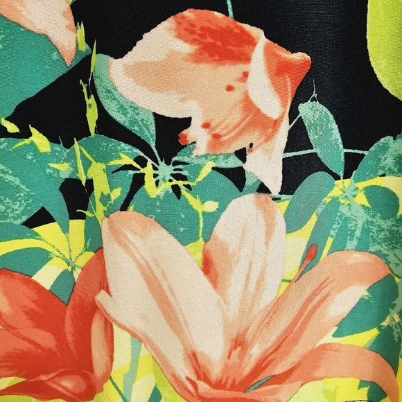 Ruby Rd., Colorful Botanical Tunic, Wrinkle Resistant Easy Care, Size 1X - Picture 12 of 13